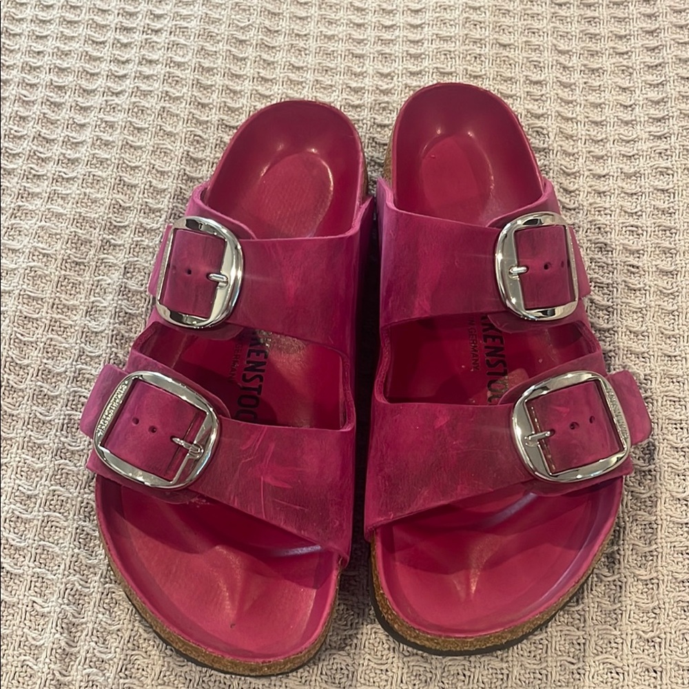 Birkenstock Arizona big buckle in Fuschia. Size 40